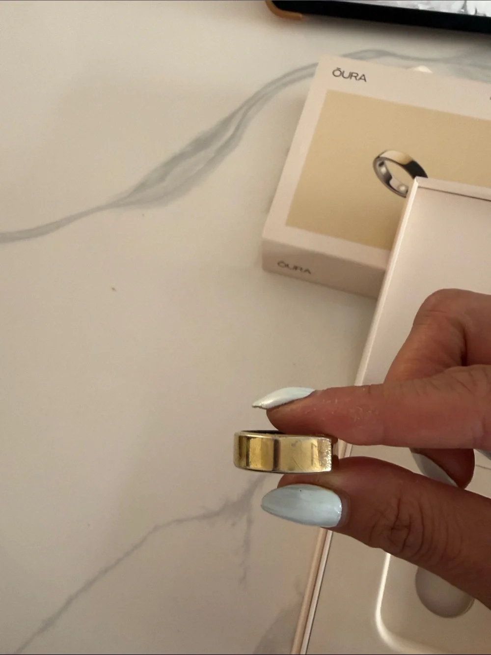 Oura Smart Ring in gold